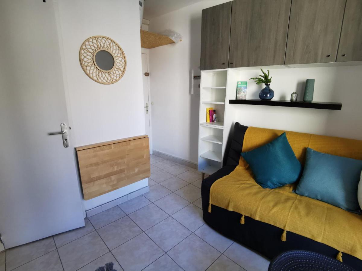 Meze, Charmant Petit Studio Proche Port Екстериор снимка